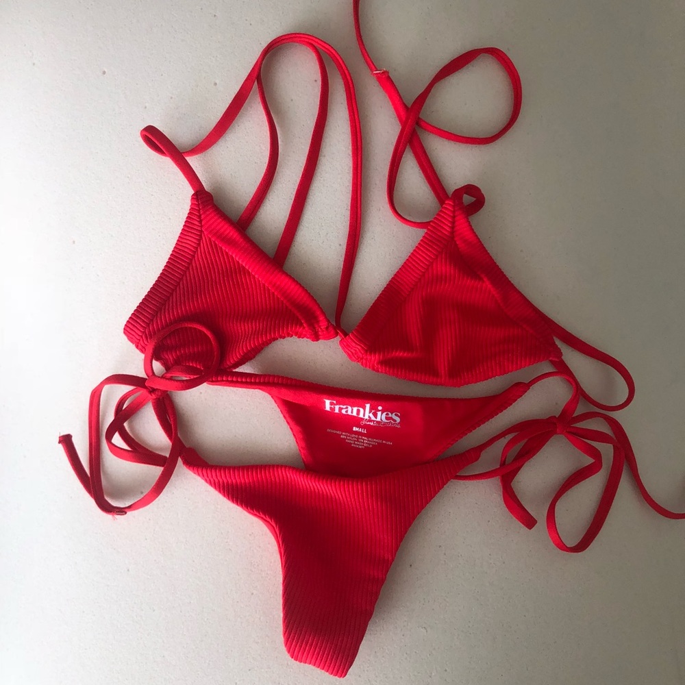Frankie’s bikinis sky set in red